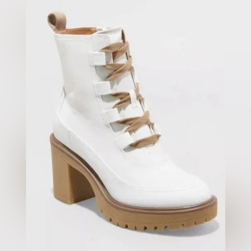 Glenda Hiking Boots from Universal Thread. Size 11. New with tag.